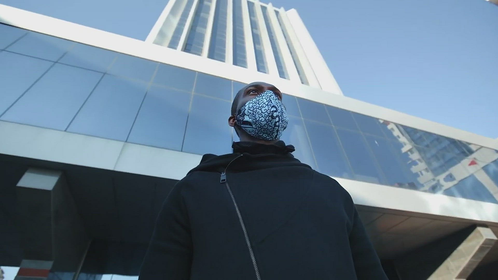 Video thumbnail for Adam Roa - Masks