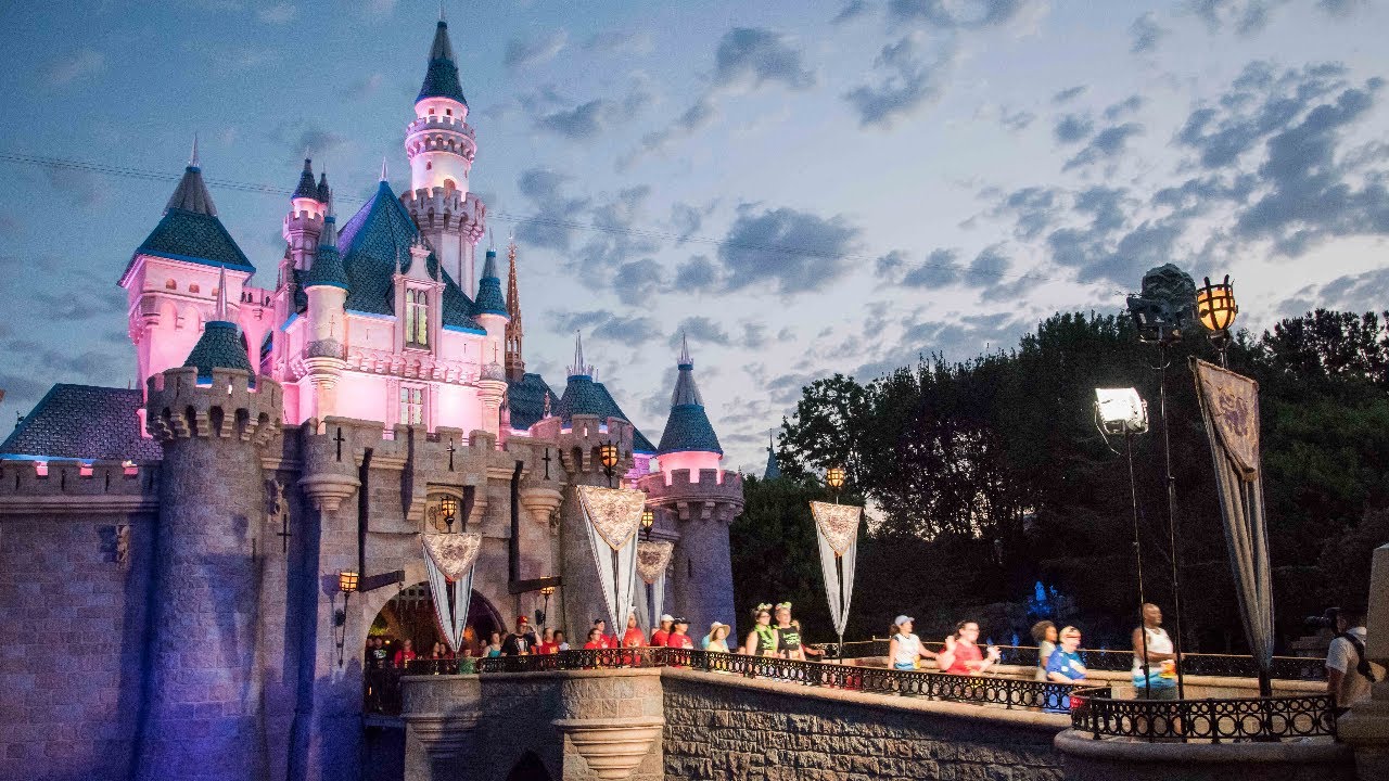 'Video thumbnail for The runDisney Disneyland Half Marathon Weekend Returns in January 2024'