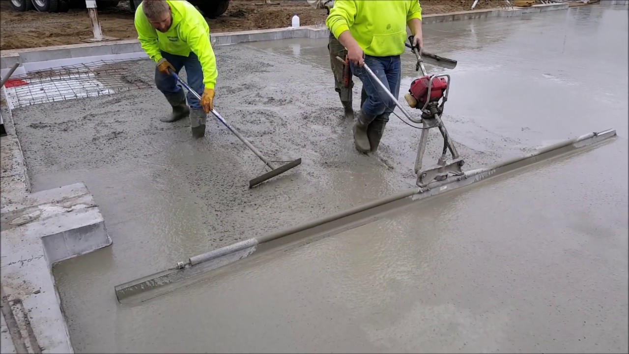 'Video thumbnail for How to get a flat floor using a vibrating concrete power-screed tool.'