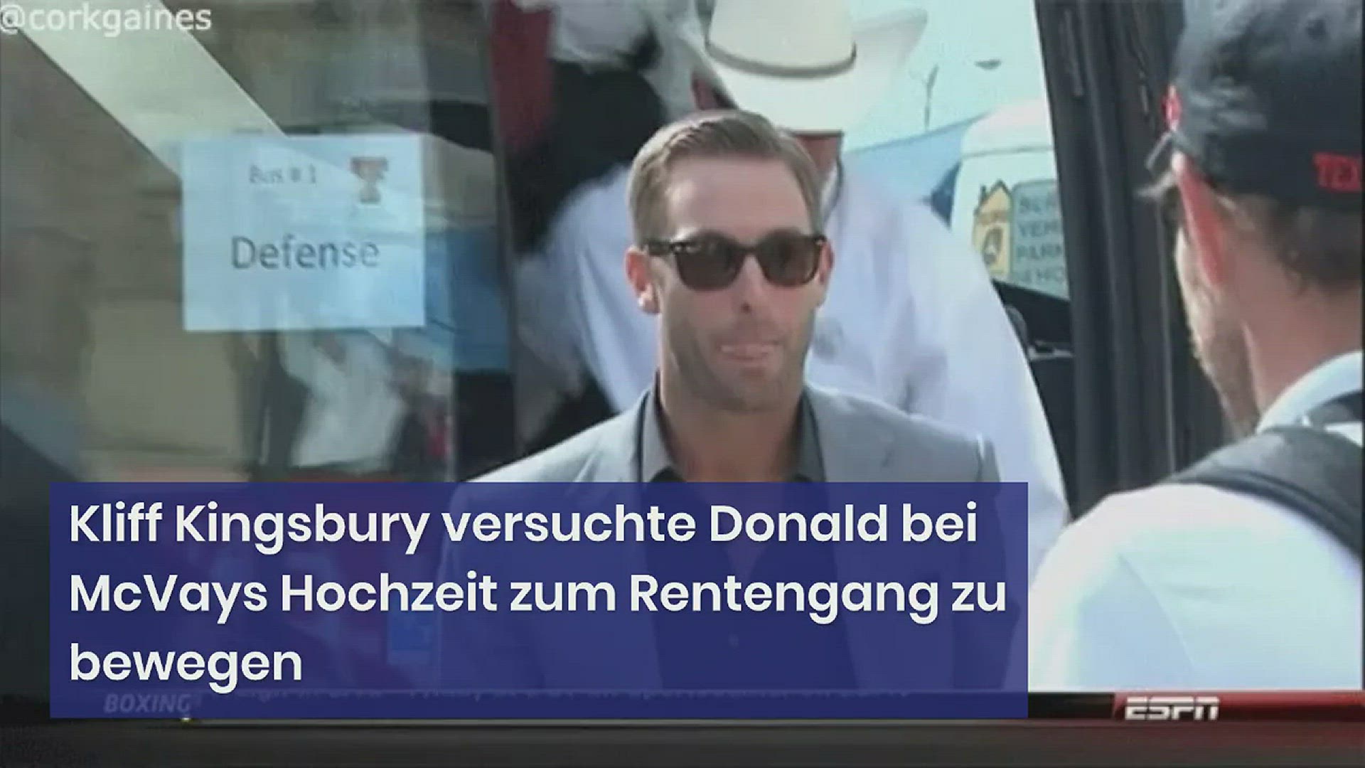 'Video thumbnail for Kliff Kingsbury versuchte Donald bei McVays Hochzeit zum Rentengang zu bewegen'