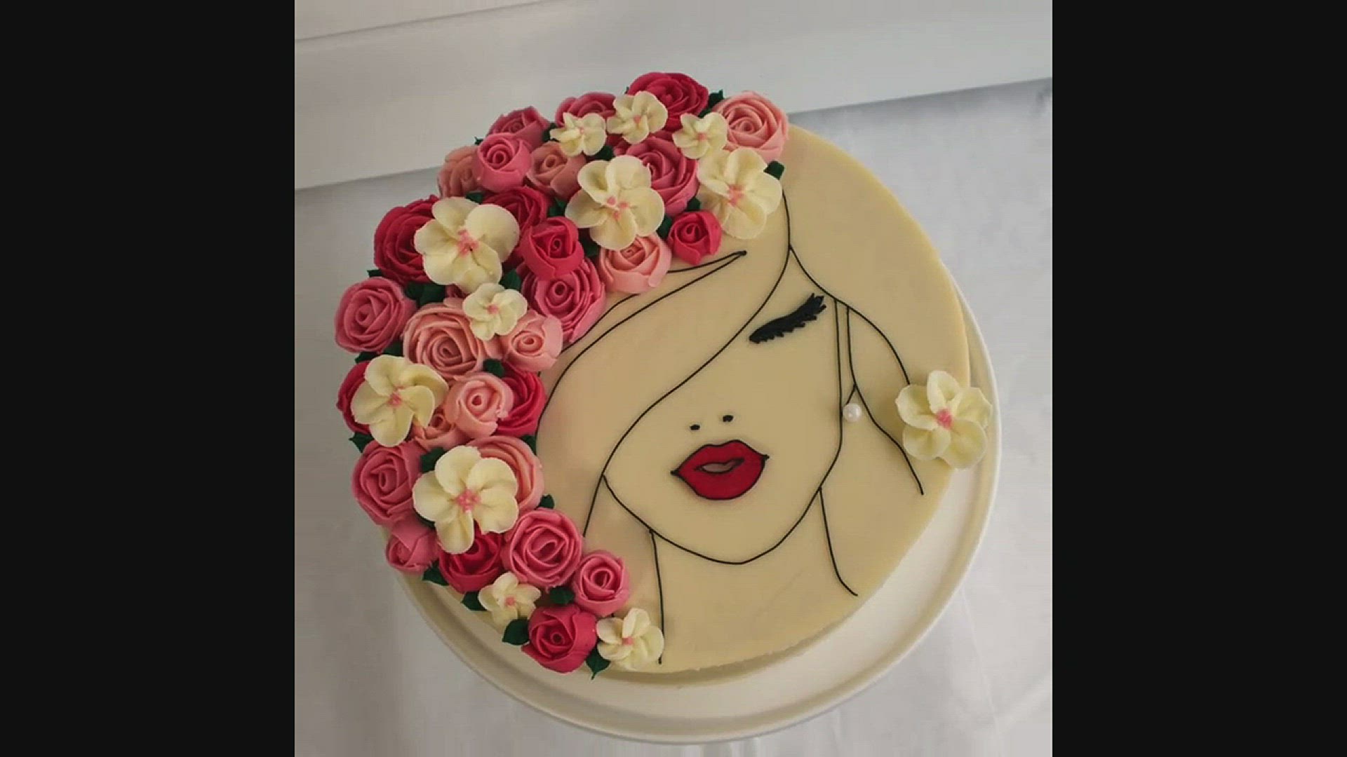 Video thumbnail for Pretty Floral -Cake Decoration