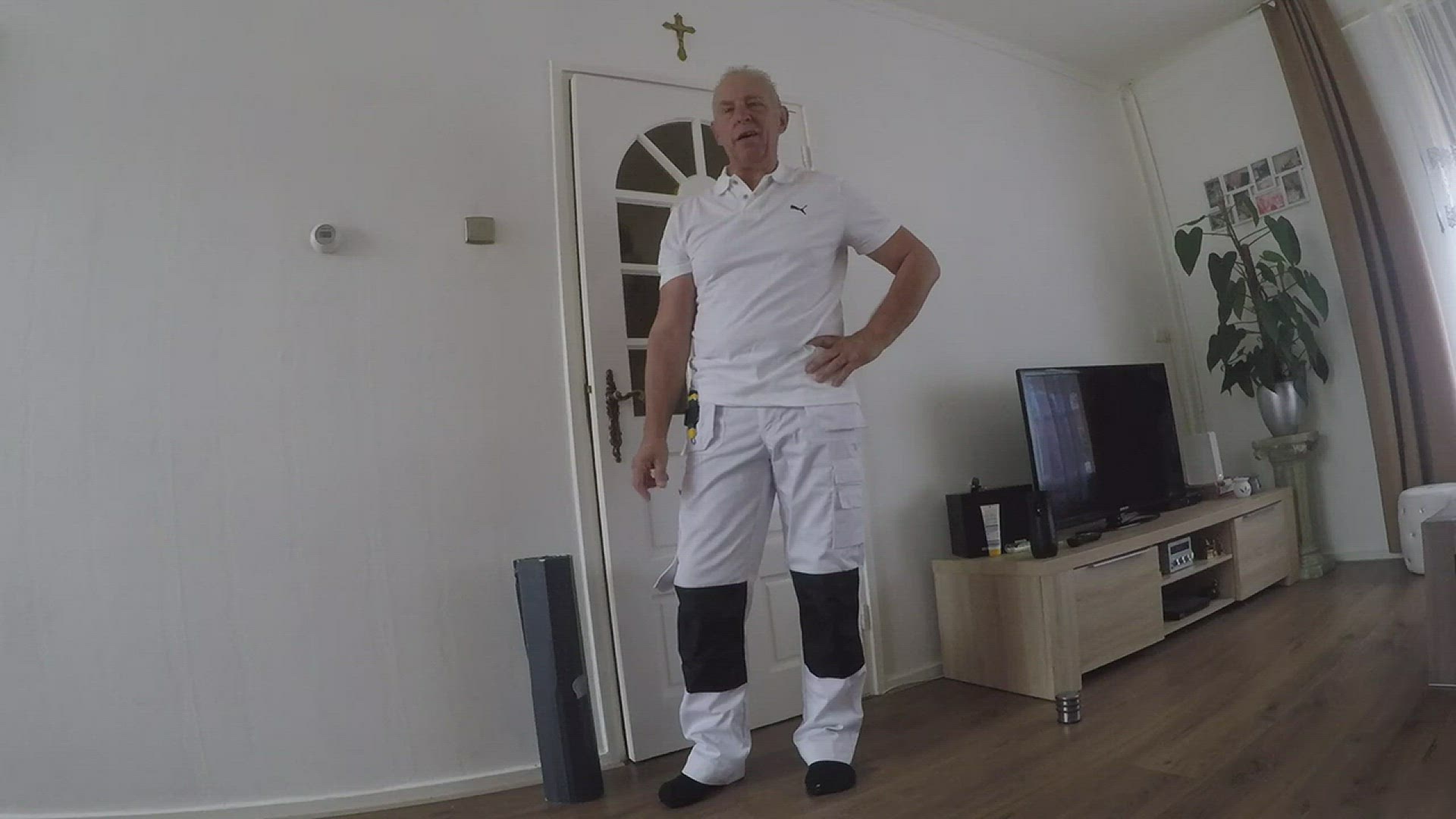 'Video thumbnail for Een Stucloper om snel en makkelijk de vloer te beschermen tegen verfspetters/druppels'