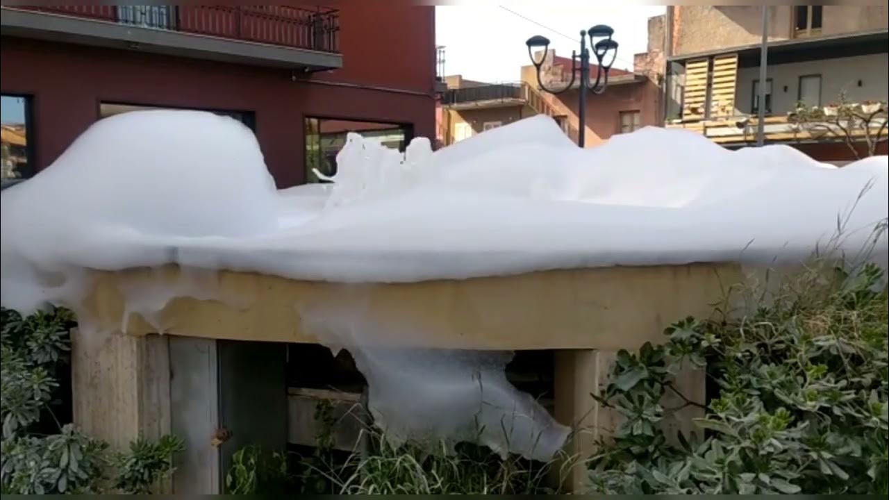 'Video thumbnail for Biancavilla. Vandali versano detersivo. La fontana di piazza Sgriccio trabocca di schiuma'