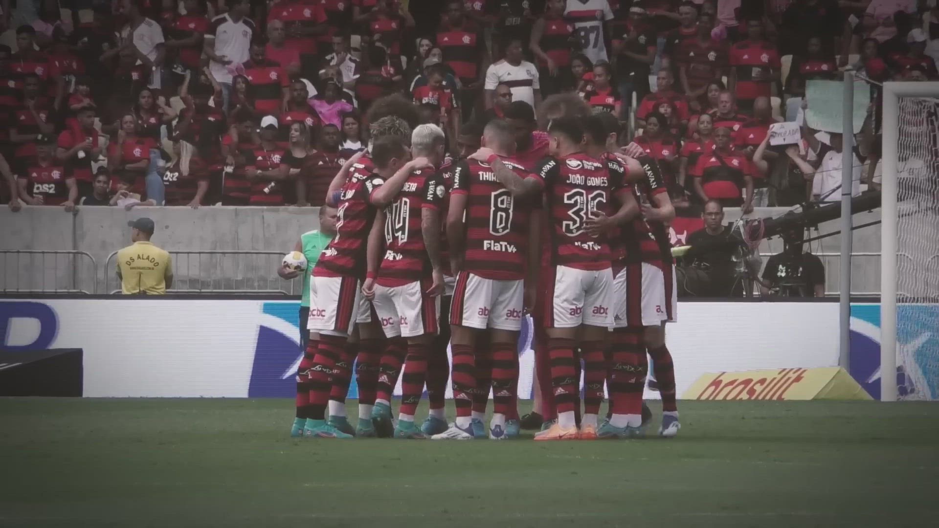 'Video thumbnail for TREINO FLAMENGO - Elenco encerrou a preparação para a partida com o São Paulo'