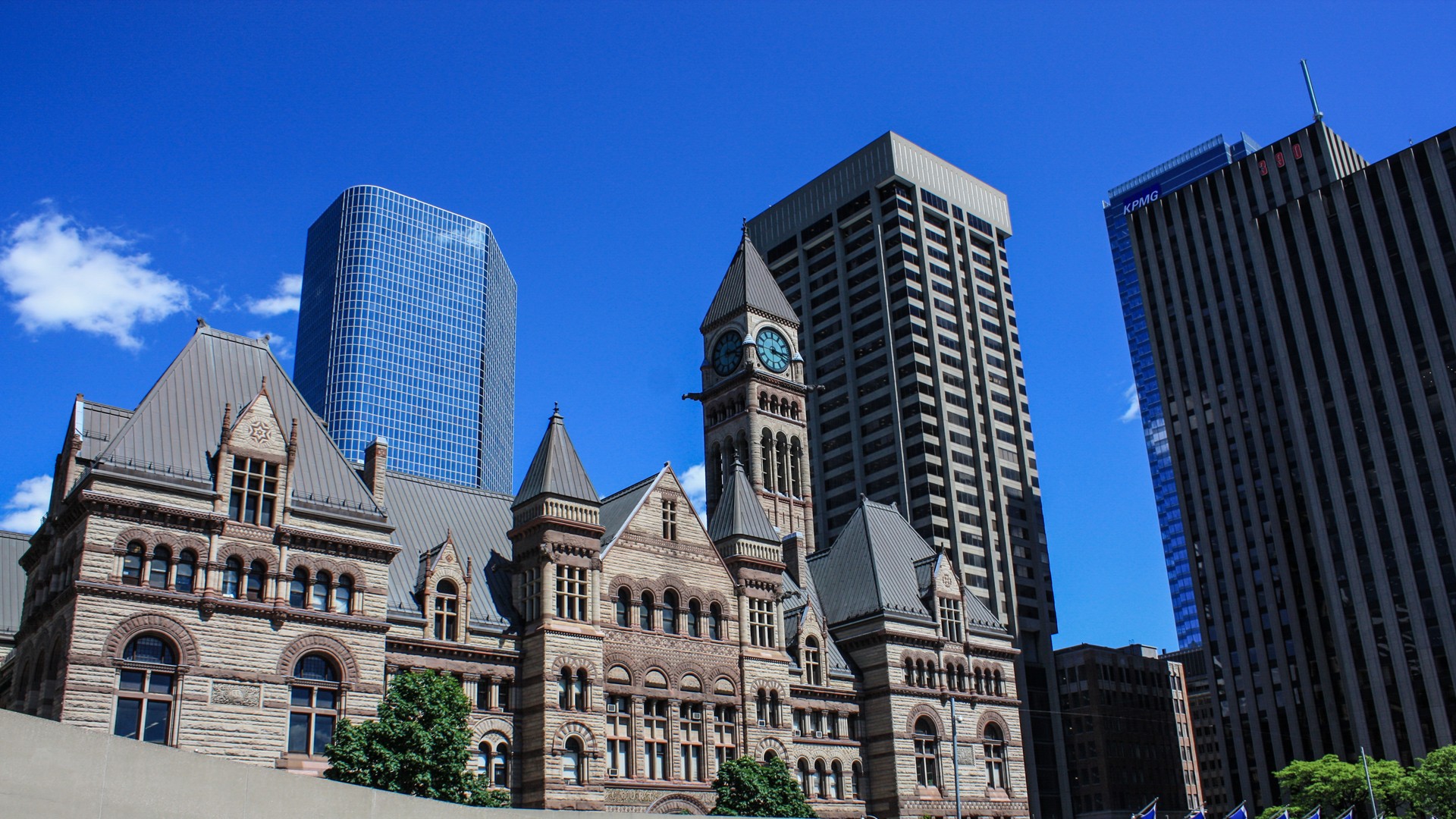 'Video thumbnail for Toronto City Tour - Toronto Sightseeing'