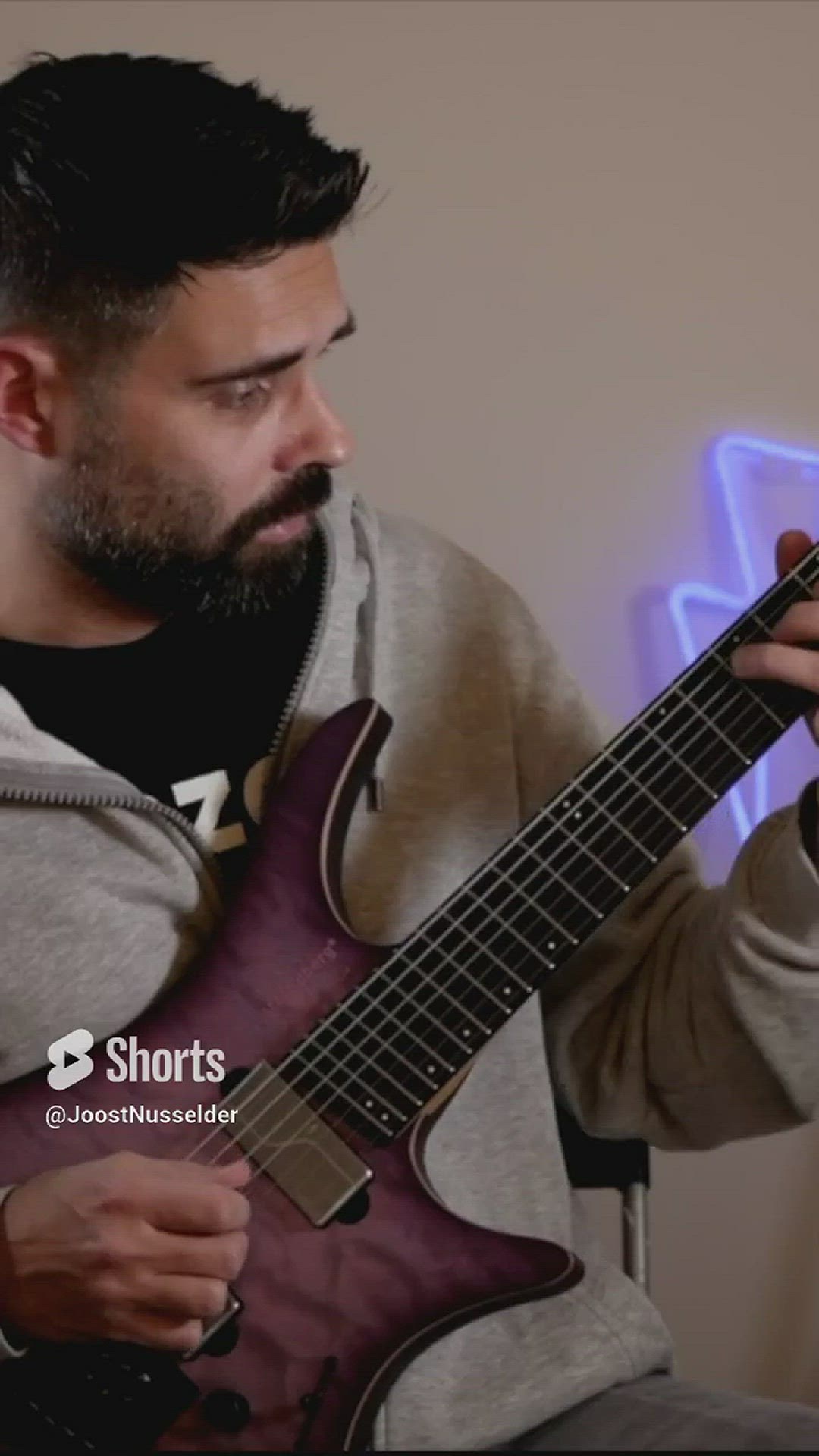 Video thumbnail for Spelar gitarr