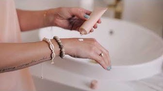 'Video thumbnail for Una guía completa para lucir manos hermosas y delicadas para mujeres'