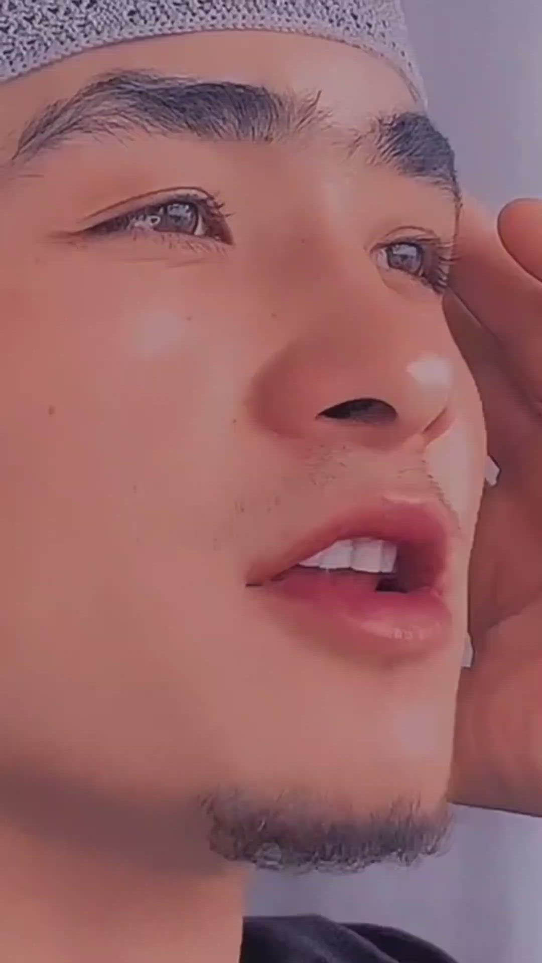 'Video thumbnail for Beautiful voice of young Muslim giving adhan'