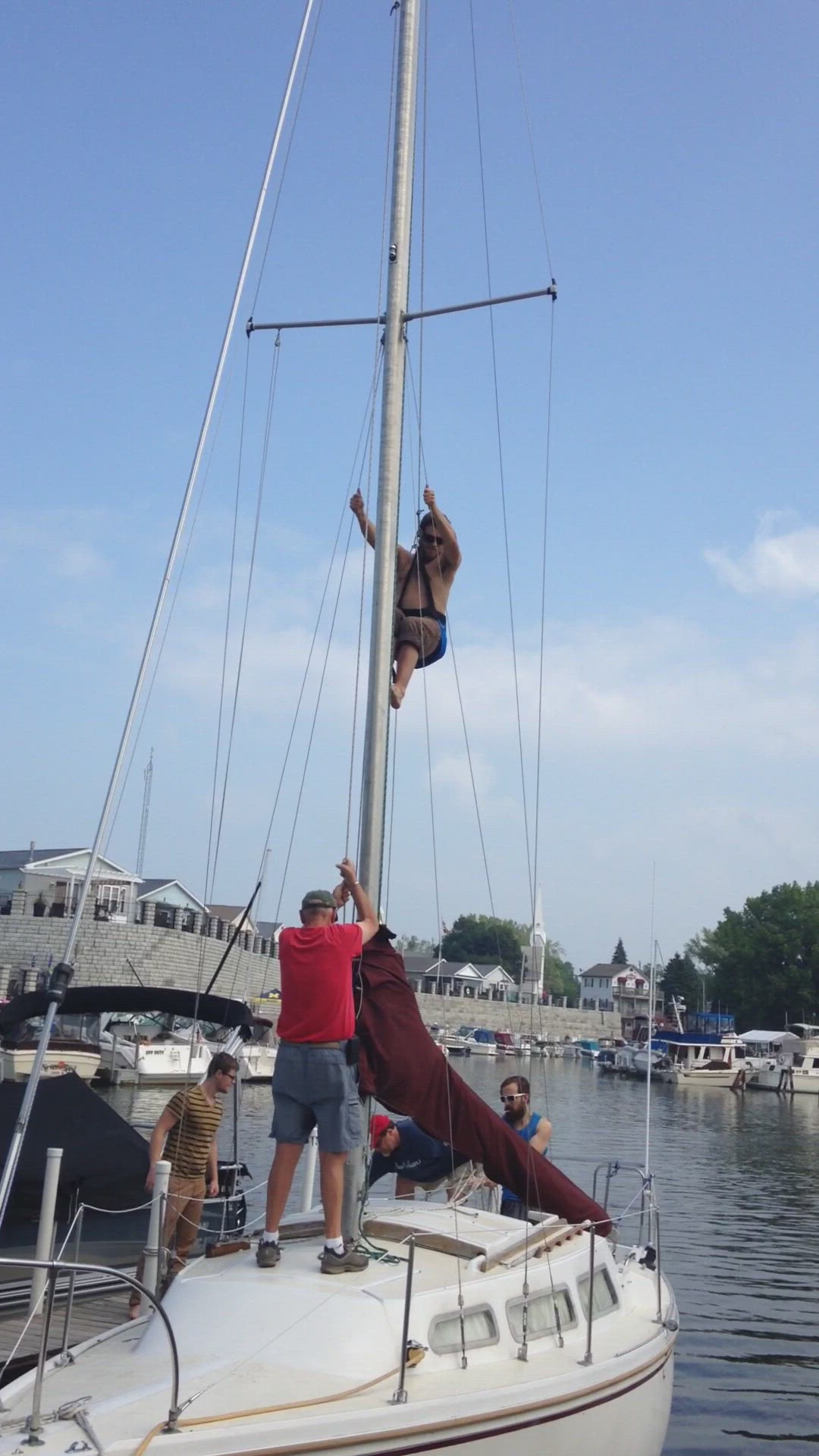 'Video thumbnail for Climbing the Mast of a Catalina 27'