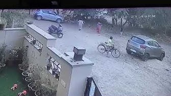 Video thumbnail for Dogs Attacking Boy in Jaipur