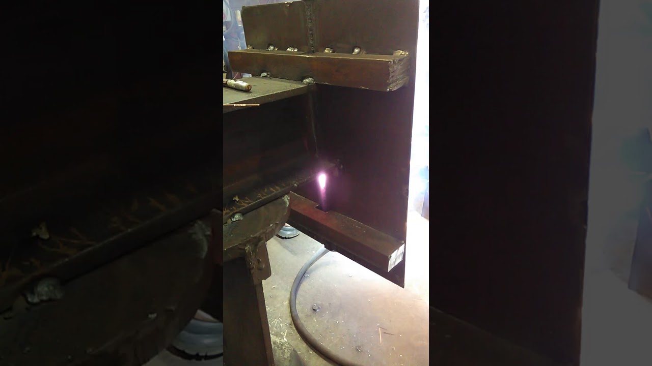 Video thumbnail for FCAW, flux core arc welding in 3G (3G uphill) groove weld