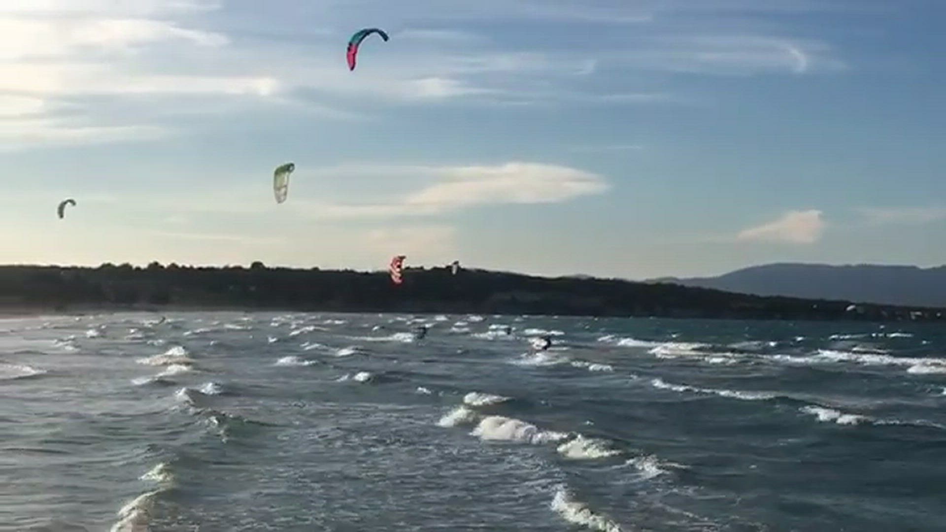 Video thumbnail for Pirlanta Beach Kitesurfers