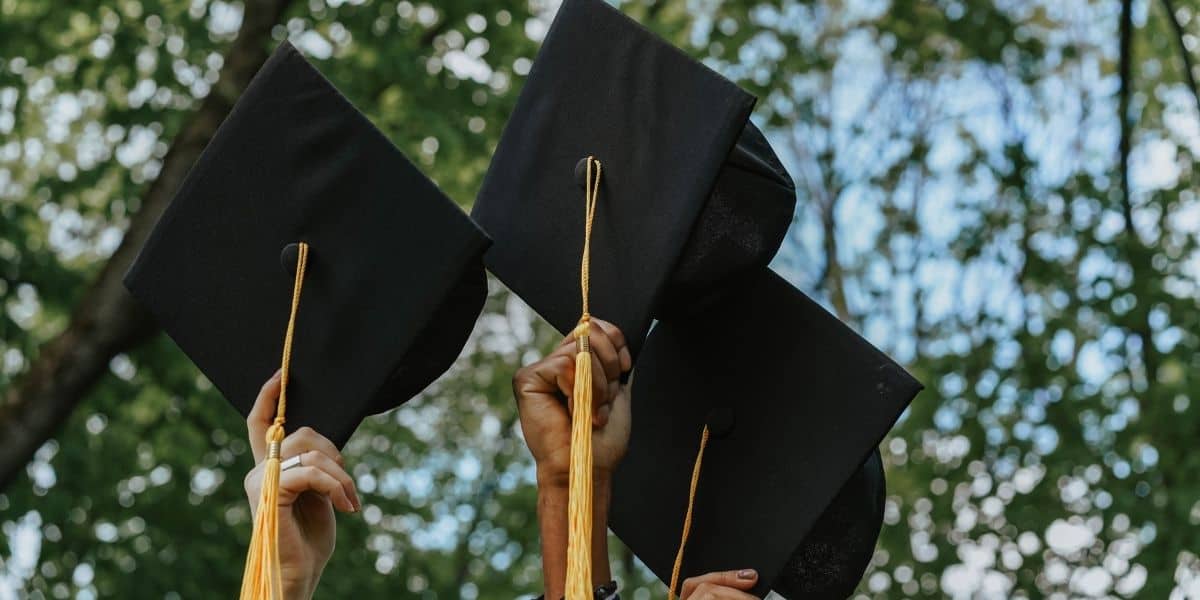 Video thumbnail for How Much To Spend On College Graduation Gift 2022