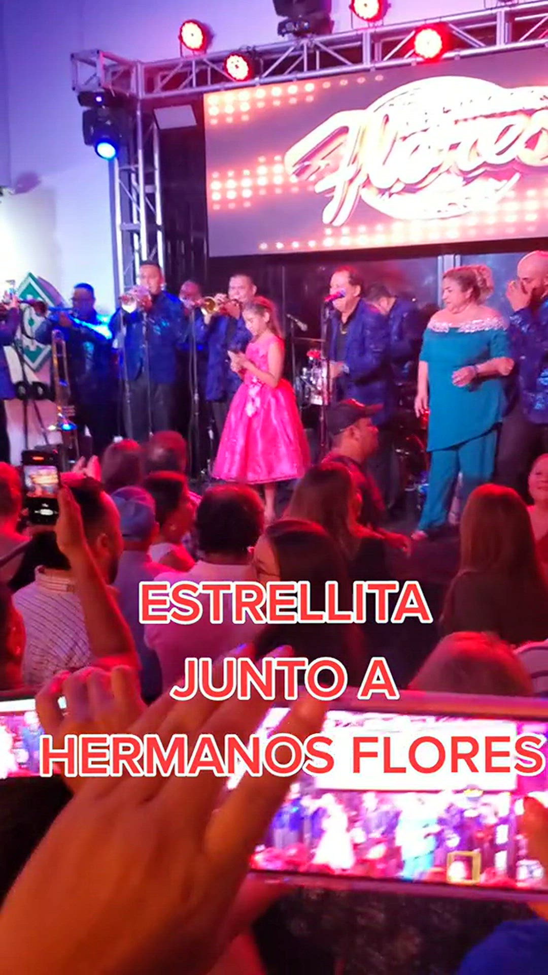 Video thumbnail for Estrellita la niña de Sonsonate cantando con el grupo los Hermanos Flores con su increíble voz