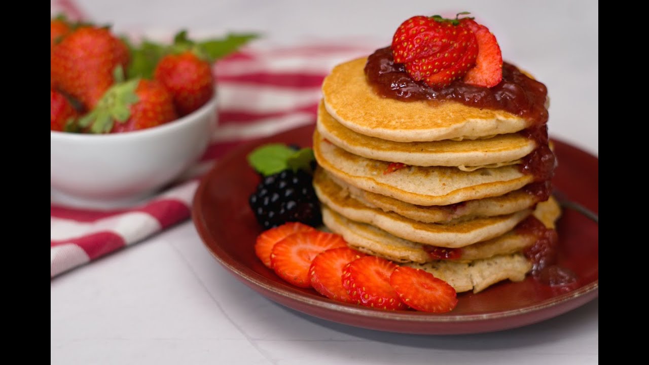 Video thumbnail for Fluffy simple vegan strawberry pancakes