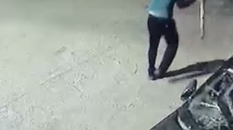 Video thumbnail for Vandals caught in  CCTV footage smashing car windows in Jaipur