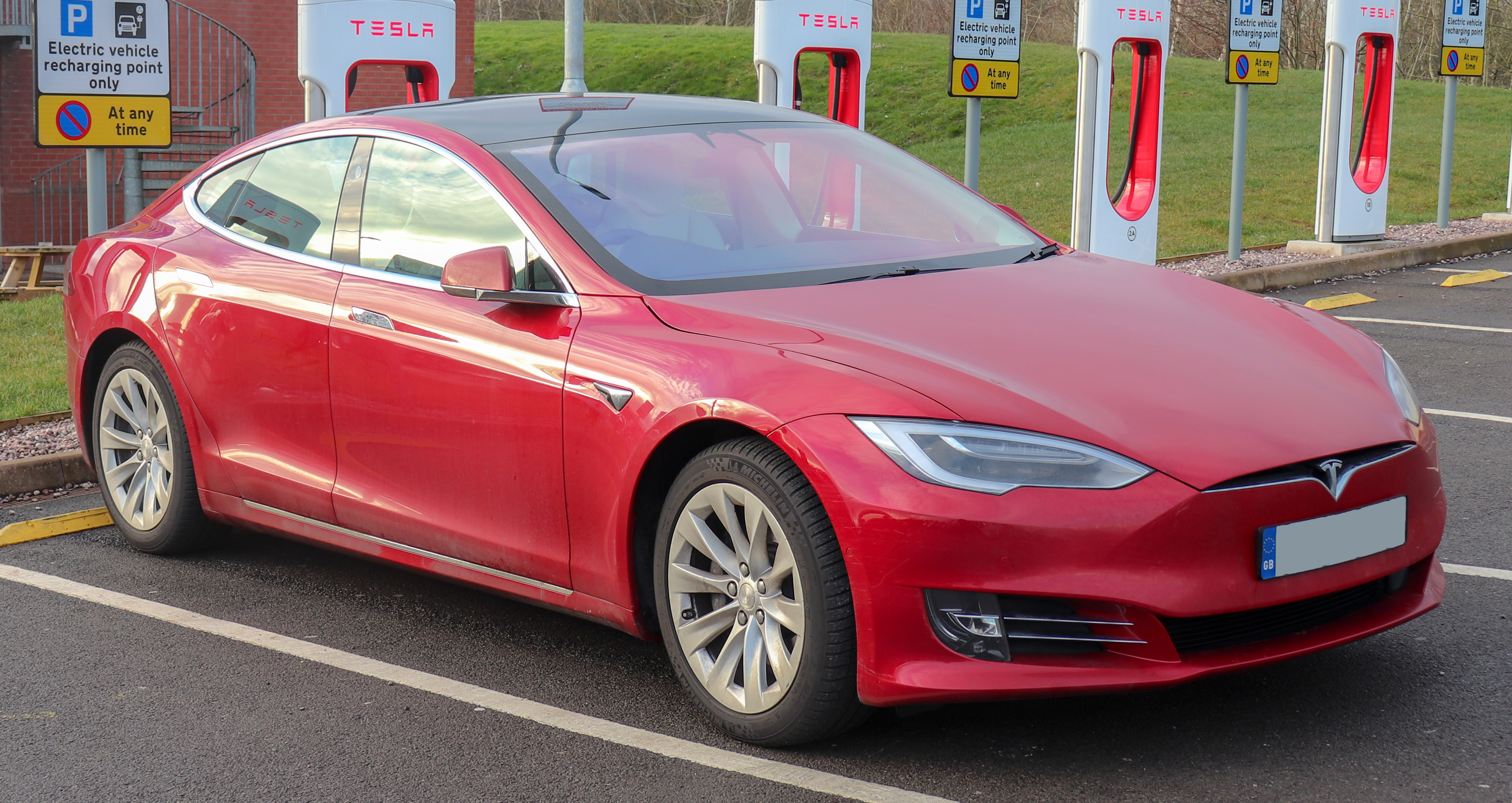 'Video thumbnail for What makes the Tesla Supercharger charge a car so quickly? '