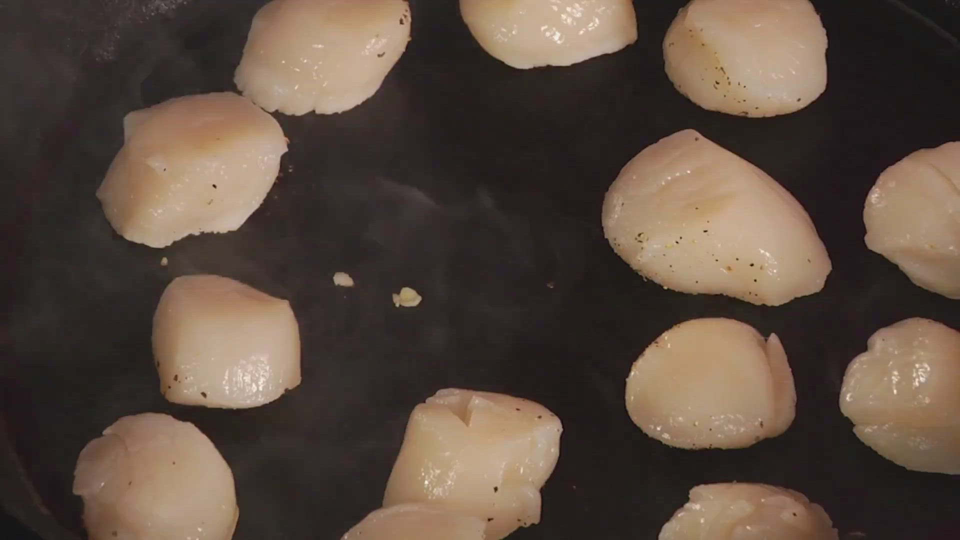 'Video thumbnail for Scallops With Pesto and Tomatoes'