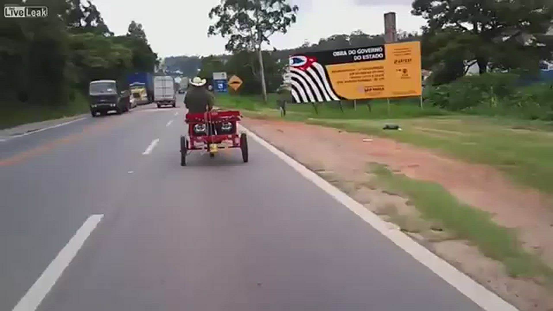 'Video thumbnail for Carroça motorizada não precisa de cavalo'