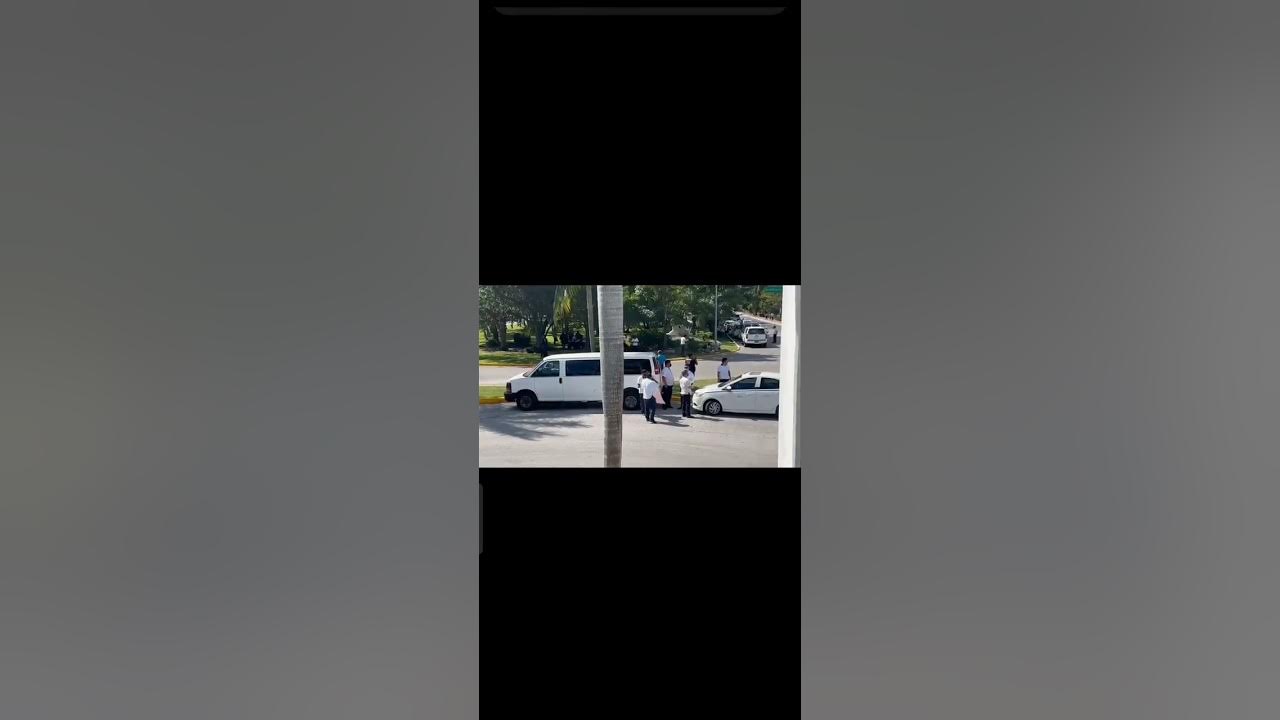 'Video thumbnail for Bloquean taxistas Bulevar y generan caos en #Cancún⚠️😱'