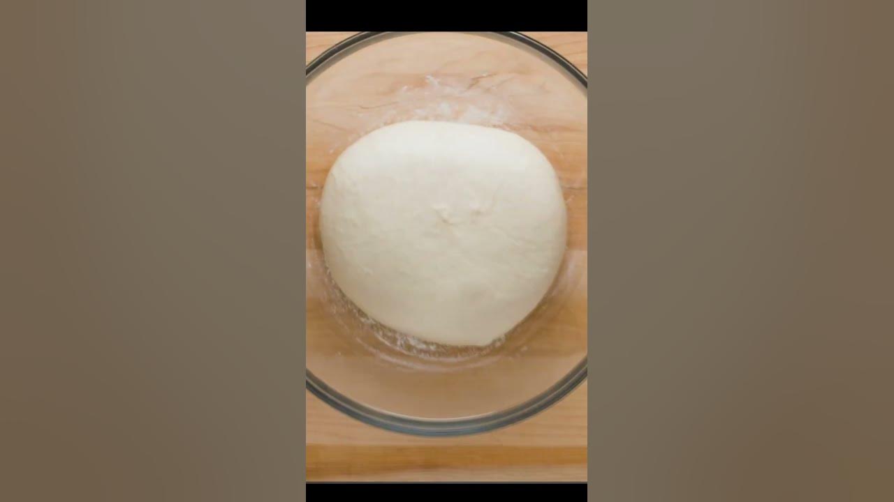 Video thumbnail for Gordon Ramsay Mozzarella & Rosemary Skillet Pizza