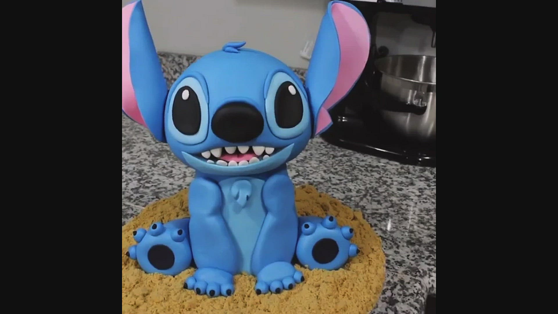 Video thumbnail for Stitch Cake for your kid's brithday party