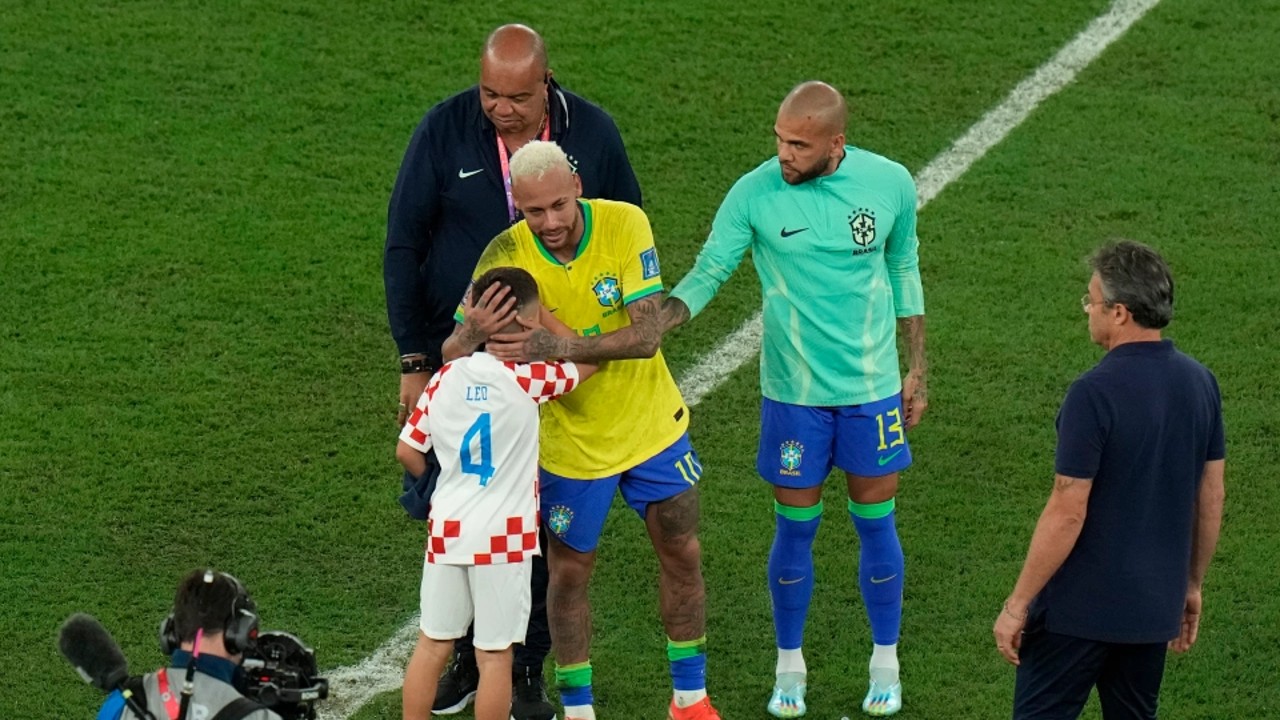 Video thumbnail for Watch touching moment Ivan Perisic’s son runs over to console Neymar after Brazil’s World Cup penalty defeat to Croatia