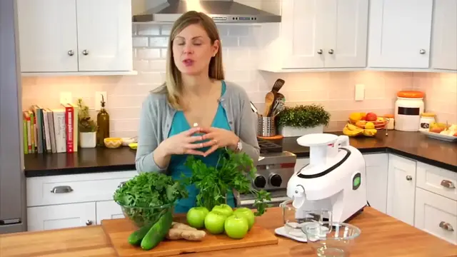 'Video thumbnail for Juicing 101 - A Beginners Guide To Juicing   Juicers(720P_HD)'