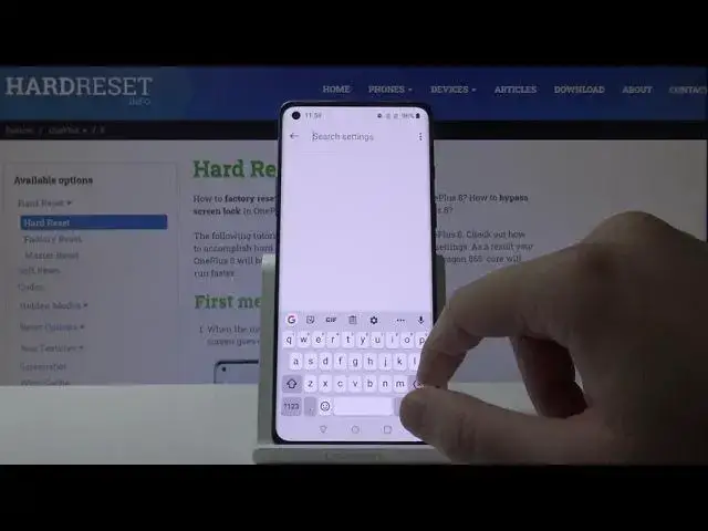'Video thumbnail for Manage Font Options / Choose Text Style - OnePlus 8'