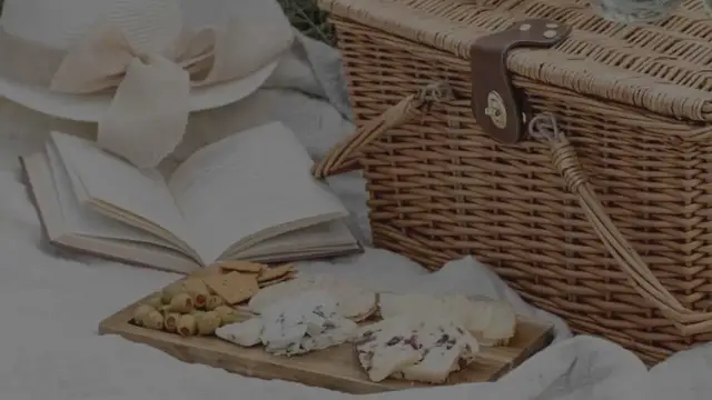 'Video thumbnail for Genieße ein idyllisches Picknick in der Natur'