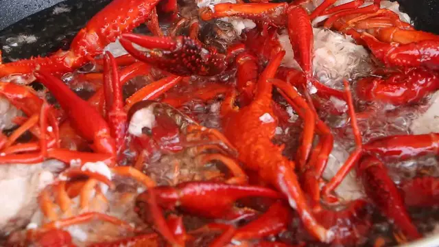'Video thumbnail for The Delicious And Appetizing Spicy Crayfish'