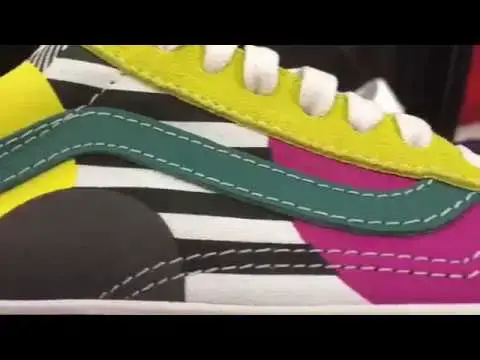 'Video thumbnail for Quick Look At The Vans Old Skool OTW Juxtapoze Pack'