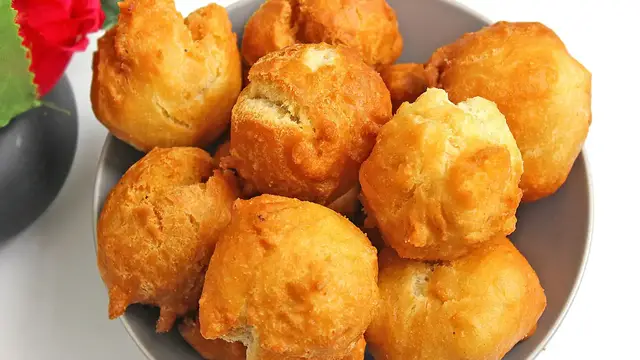 'Video thumbnail for Nigerian Crunchy Buns - easy nigerian buns recipe'