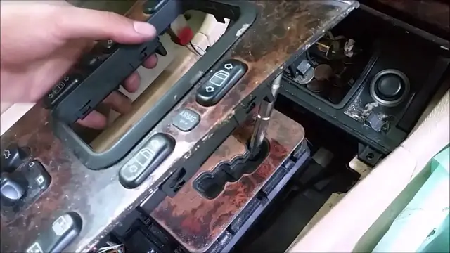 'Video thumbnail for Mercedes Benz E430 2000 Master Window Switch Trim & Interior Removal'