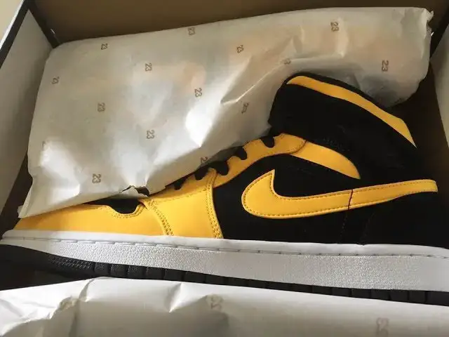 'Video thumbnail for Quick Look At The Air Jordan 1 Mid Reverse New Love'