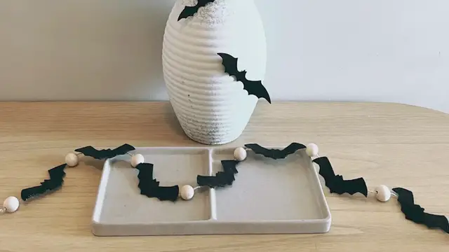 'Video thumbnail for How To Make A Felt Bat Garland'