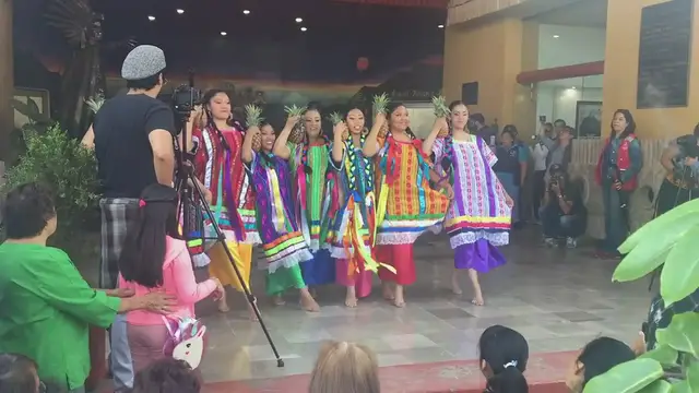 'Video thumbnail for Bailes en la Reinauguración del Museo del Fuego Nuevo'