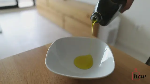 'Video thumbnail for De Cecco Classico Extra Virgin Olive Oil'