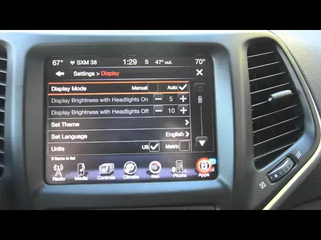 'Video thumbnail for Jeep Cherokee 2015: EVIC, UConnect'