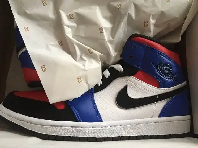 'Video thumbnail for Quick Look At The Air Jordan 1 Mid Top 3 -Available now'