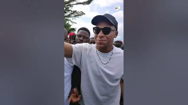 'Video thumbnail for Les premières images de Kylian Mbappe au Cameroun'
