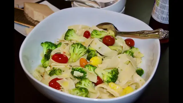 'Video thumbnail for Quick Pasta and Veggies Dinner'