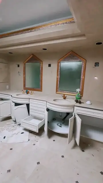 'Video thumbnail for Exploring a abandoned 8 million dollar mansion'