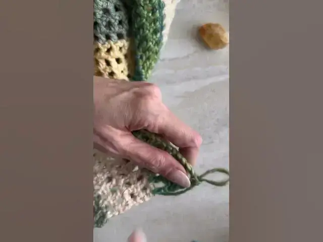 'Video thumbnail for Crochet plaid blanket four color method'