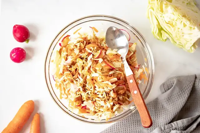 'Video thumbnail for Ensalada de col con vinagreta teriyaki'