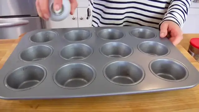 'Video thumbnail for Baked Banana Oatmeal Muffin Cups _ Healthy   Easy Grab-N-Go Breakfast(720P_HD)'