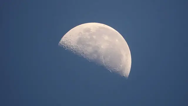 'Video thumbnail for Last Quarter Moon In Daylight Through My Telescope #astrophotography #observethemoon #moon'