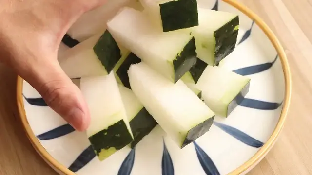'Video thumbnail for Chinese Winter Melon Soup Recipe With Duck And Barley'