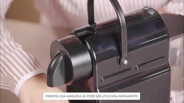 'Video thumbnail for Como tirar cápsula presa na Nespresso'