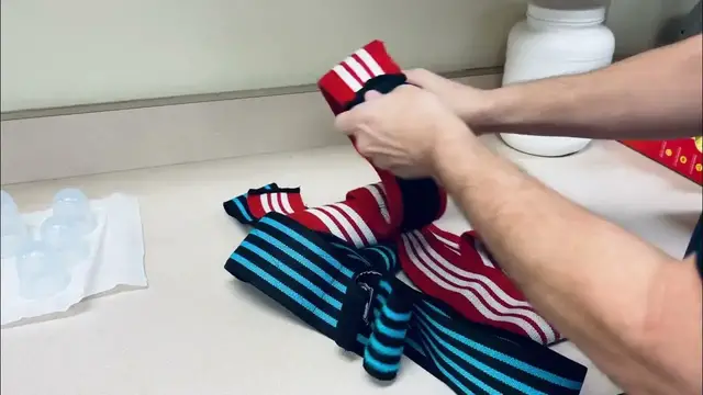 'Video thumbnail for Knee Wraps'